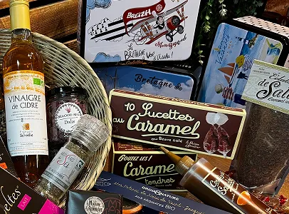 Panier-cadeau gourmand breton avec vinaigre, caramels, sel et confiture